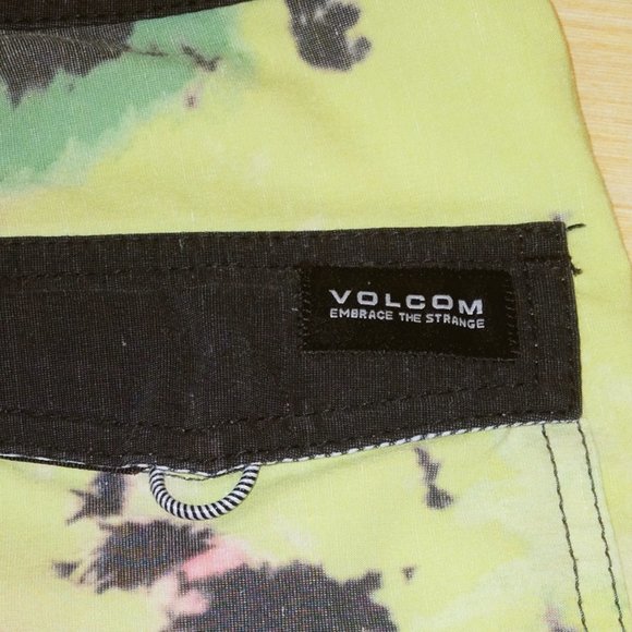 Volcom Swim shorts in size 26 Mens / Youth Colorful - Picture 5 of 5